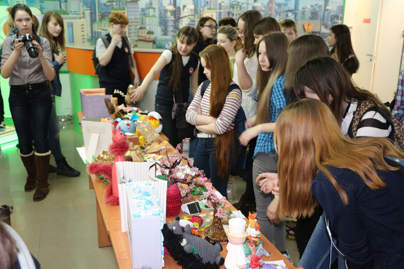 Фото к «Детство без границ»: в информационном центре по атомной энергии открылась выставка творческих работ 