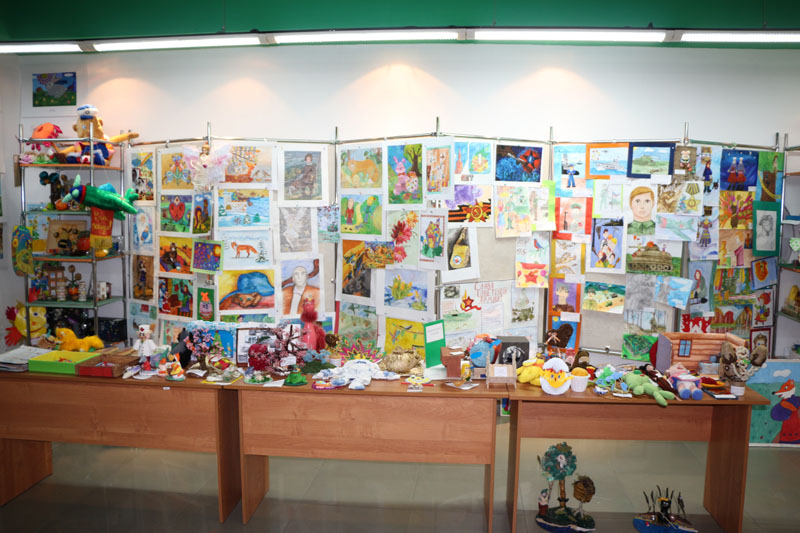 Фото к «Детство без границ»: в информационном центре по атомной энергии открылась выставка творческих работ 