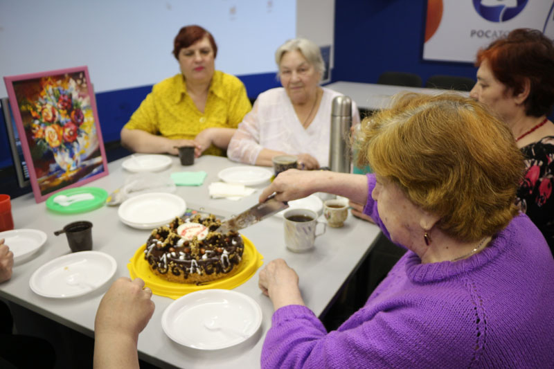 Фото к 80 лет: ИЦАЭ Томска поздравил с Юбилеем своего посетителя