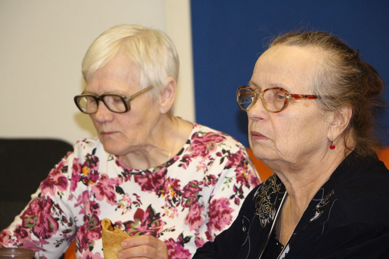 Фото к 80 лет: ИЦАЭ Томска поздравил с Юбилеем своего посетителя