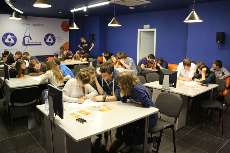 Фото к «Мстители: Эра Альтрона»: в ИЦАЭ Томска прошла интеллектуальная игра «Marvel Quiz» 