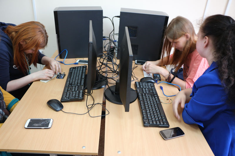 Фото к В Томске открылся центр молодежного инновационного творчества 