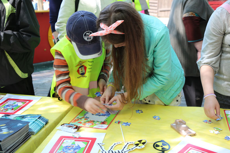 Фото к  «Детский атомный лагерь» набирает обороты