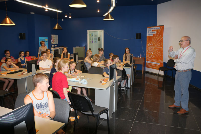 Фото к «Черные дыры, белые пятна»: Аркадий Бедеров о тонкостях работы телеканала «Россия-Культура»