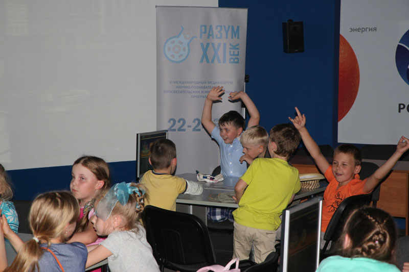 Фото к «Новаторы»: в Томске состоялся показ приключенческо-образовательного сериала