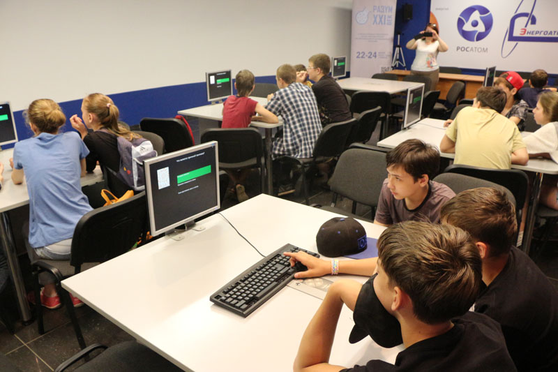 Фото к «Новаторы»: в Томске состоялся показ приключенческо-образовательного сериала