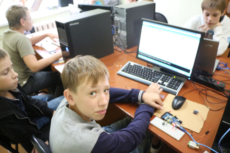 Фото к Юные «робототехники»: ИЦАЭ Томска провел смену в IT-лагере