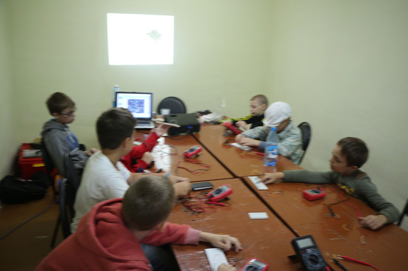 Фото к Юные «робототехники»: ИЦАЭ Томска провел смену в IT-лагере