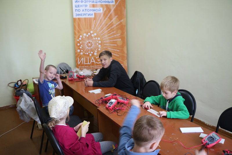 Фото к «Детский атомный лагерь» не прощается