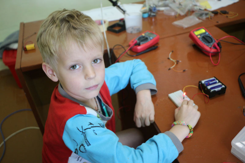 Фото к «Детский атомный лагерь» не прощается