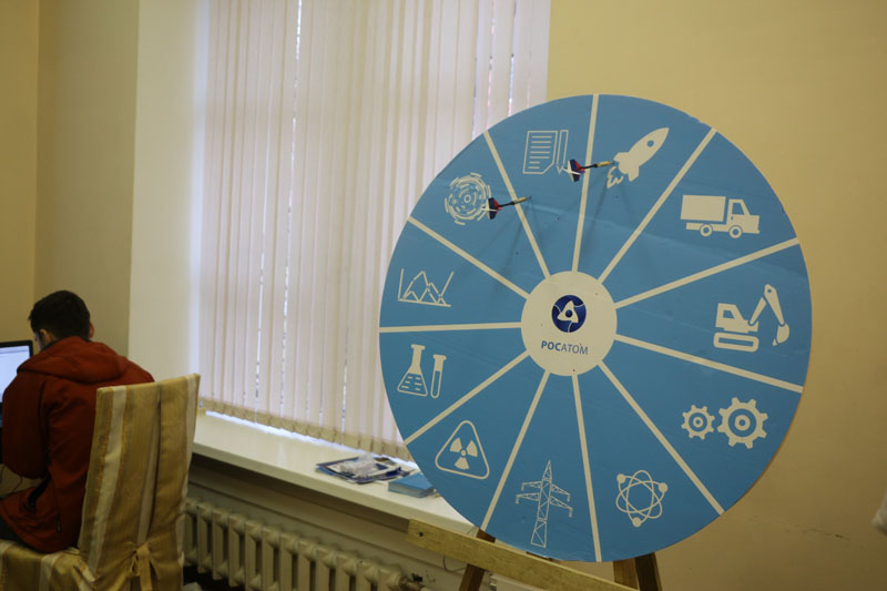 Фото к Территория абитуриента: ИЦАЭ Томска принял участие в «Днях карьеры Росатома»