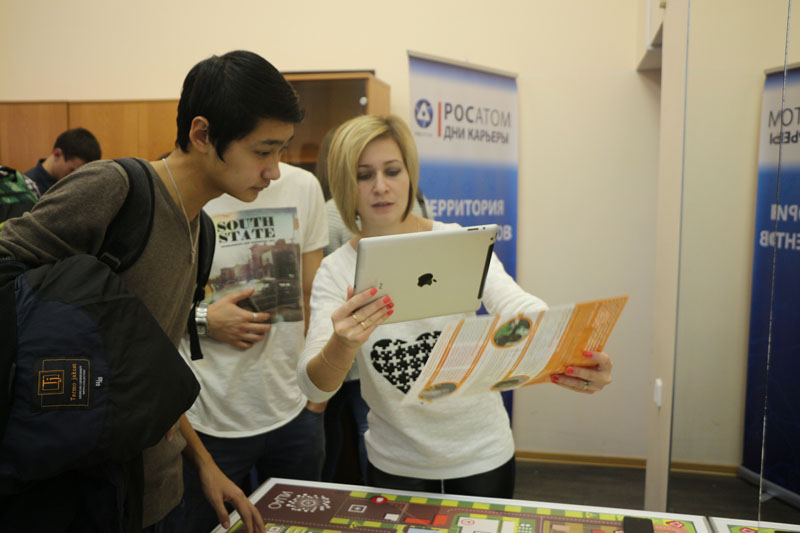 Фото к Территория абитуриента: ИЦАЭ Томска принял участие в «Днях карьеры Росатома»