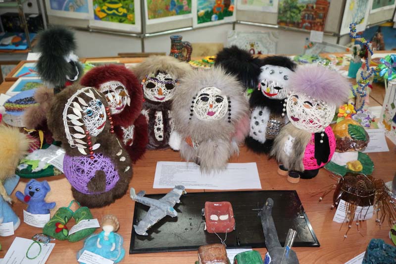 Фото к «Детство без границ»: в ИЦАЭ Томска открылась выставка творческих работ
